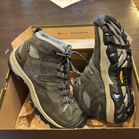 Never been worn Keen hiking boots. Size: Woman’s 7. Style: Susanville mid. - Picture 3 of 3